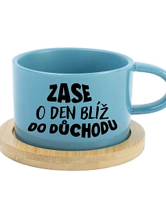 ZASE O DEN BLÍŽ DO DŮCHODU - modrý hrníček makronka 200 ml
