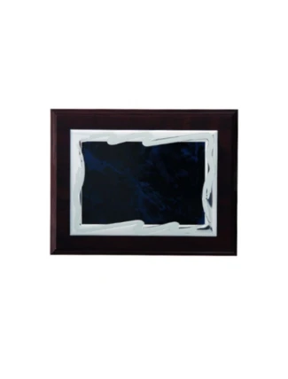 Plastový diplom s vygravírovaným kovovým štítkom