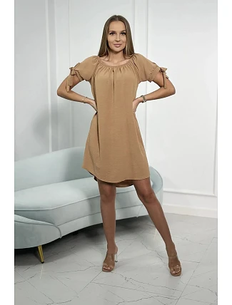 Šaty s viazanými rukávmi v ťavej farbe