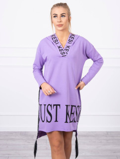 Šaty s kapucňou a fialovou potlačou