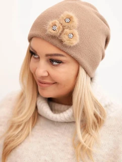 Dámska čiapka s ozdobnými chlpatými kvetmi elegantná čierna