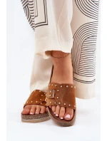 Klapki Damskie Na Platformie Z Klamrą I Ćwiekami Camel Nusithia