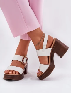 Sandały Damskie Na Masywnym Obcasie I Platformie Vinceza 17387 Białe