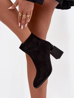 Botki Damskie Z Naturalnego Zamszu Na Słupku Ocieplane D&A CR52-718 Czarne