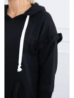 Šaty s ozdobnými volánikmi a kapucňou čiernej farby