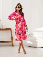 Dámske šaty vo fuksiovej farbe s preloženým obálkovým výstrihom (8202) Dámske šaty vo fuksiovej farbe s preloženým obálkovým výstrihom (8202)