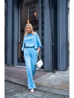 S397 Kombinéza so širokými rukávmi a rozdeleným chrbtom - nebesky modrá S397 Kombinéza so širokými rukávmi a rozdeleným chrbtom - nebesky modrá