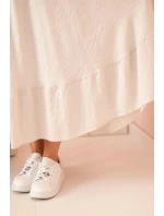 Dámske plus size šaty s krátkymi rukávmi a volánom z béžovej viskózy Dámske plus size šaty s krátkymi rukávmi a volánom z béžovej viskózy