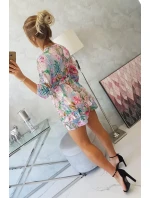 Kvetinové šaty s viazaním v páse vo fialovej farbe