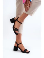 Dámske sandále na vysokom podpätku s lesklým remienkom čierne Tessata