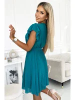 424-1 Šifónové plisované šaty s výstrihom a volánmi - MARINE