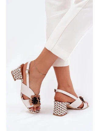 Skórzane Sandały Damskie Na Słupku Z Kwiatami Laura Messi 2950 Białe