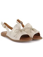 Dámske kožené sandále so zlatou mašľou Cambell 26-19387