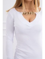 Šaty so zlatou retiazkou biele