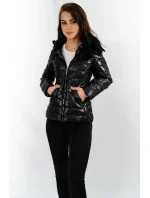Krátka čierna prešívaná dámska bunda s kapucňou (CAN-333)