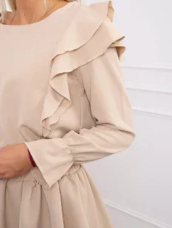 Šaty so zvislými volánmi béžovej