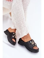 Piankowe Klapki Damskie Ze Złotymi Przypinkami Czarne Hortiana