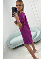 Šaty s viazaním rukávov v tmavo fialovej farbe