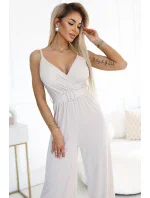 593-1 Elegantný overal s obálkovým výstrihom, širokými nohavicami a opaskom - BEACH