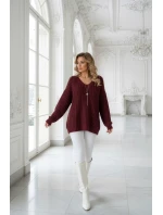 661-1 Teplý oversize sveter s vlnenou väzbou a výstrihom do V - bordový