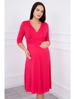 Šaty s prestrihom pod prsiami fuchsiová