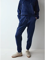 Tepláky Velour Rib Trousers tmavomodré Admiral – TRIUMPH Tepláky Velour Rib Trousers tmavomodré Admiral – TRIUMPH