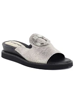 Dámske žabky na nízkom podpätku v striebornej farbe M.Daszynski MR2267-7 Dámske žabky na nízkom podpätku v striebornej farbe M.Daszynski MR2267-7