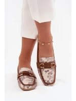 Wzorzyste Mokasyny Loafersy Damskie Z Ozdobnym Elementem Beżowo-Brązowe Evelora