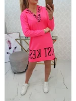 Šaty s kapucňou a potlačou ružové neónové