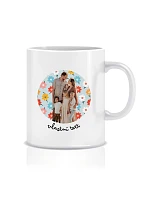 Personalizovaný klasický biely keramický hrnček s objemom 300 ml s výrezom pre fotografiu na pozadí