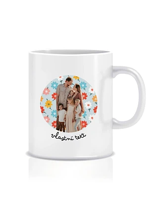 Personalizovaný klasický biely keramický hrnček s objemom 300 ml s výrezom pre fotografiu na pozadí