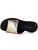 Dámske zlaté kožené žabky Vinceza 66914