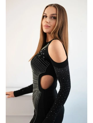 Pletené šaty s výrezom v páse a na ramenách čierne