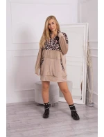 Velúrové šaty s leopardím potlačou v béžovej farbe Velúrové šaty s leopardím potlačou v béžovej farbe