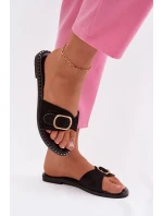 Dámské pantofle na ploché podešvi se zlatým sponou Czarne Selivelle