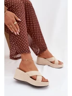 Dámské pantofle na platformě z eko semiše béžové Calorine