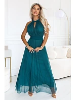 662-4 Elegantné večerné maxi šaty s výstrihom za krkom, tylom a viazaním v páse – zelené 662-4 Elegantné večerné maxi šaty s výstrihom za krkom, tylom a viazaním v páse – zelené