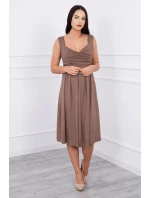Šaty so širokými ramienkami cappuccino