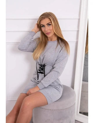 Zateplené šaty s ozdobným pásikom šedej