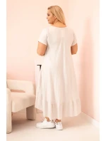 Dámske plus size šaty s krátkymi rukávmi a volánom z béžovej viskózy Dámske plus size šaty s krátkymi rukávmi a volánom z béžovej viskózy