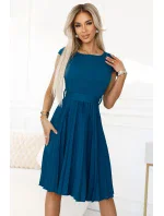 311-17 LILA Klasické plisované šaty s krátkymi rukávmi a opaskom - farba MARINE