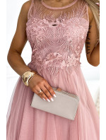 CATERINA - Veľmi ženské šaty v púdrovo ružovej farbe s reliéfnou výšivkou a jemným tylom 522-1