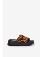 Klapki Damskie Na Platformie I Niskim Koturnie Z Ozdobnym Detalem Panterka Brązowe Saqesse