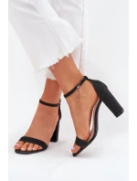 Dámske lesklé sandále na podpätku 1-215 Black - Queen VIVI