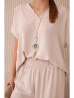 Súprava s náhrdelníkom blúzka + nohavice béžová Súprava s náhrdelníkom blúzka + nohavice béžová