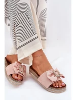 Klapki Damskie Na Platformie Z Kokardką I Ozdobną Broszką Różowe Lenela