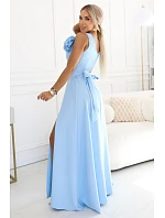 669-2 Svadobné maxi šaty s kvetom na ramene a rozparkom - modré