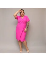 Dámske skladané obálkové šaty po kolená vo fuchsiovej farbe (743)