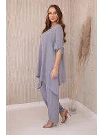 Súprava blúzka + nohavice s príveskom 27943 sivá - Koucla Súprava blúzka + nohavice s príveskom 27943 sivá - Koucla