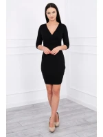 Priliehavé šaty s výrezom pod prsiami čiernej farby